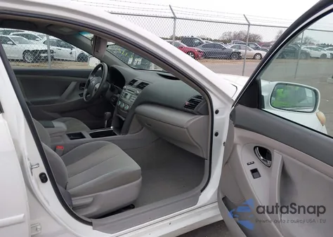 2009 Toyota Camry Le z USA, uszkodzony, nr VIN 4T4BE46K79R073464